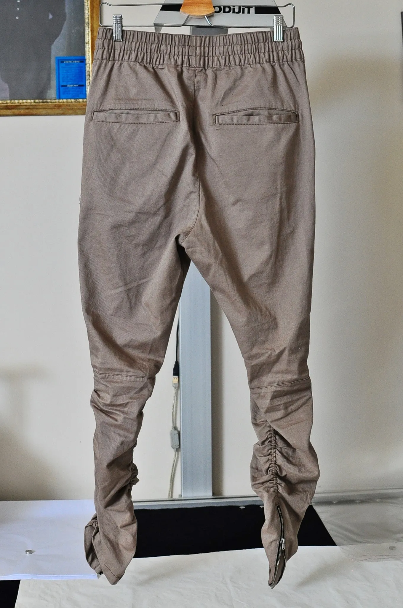 Men's Khaki Sarouel Slim Fitted Bottom Zipper Cuffed Lounge Sweatpant Jogger Pants Jersey / Casual Pants-Trouser