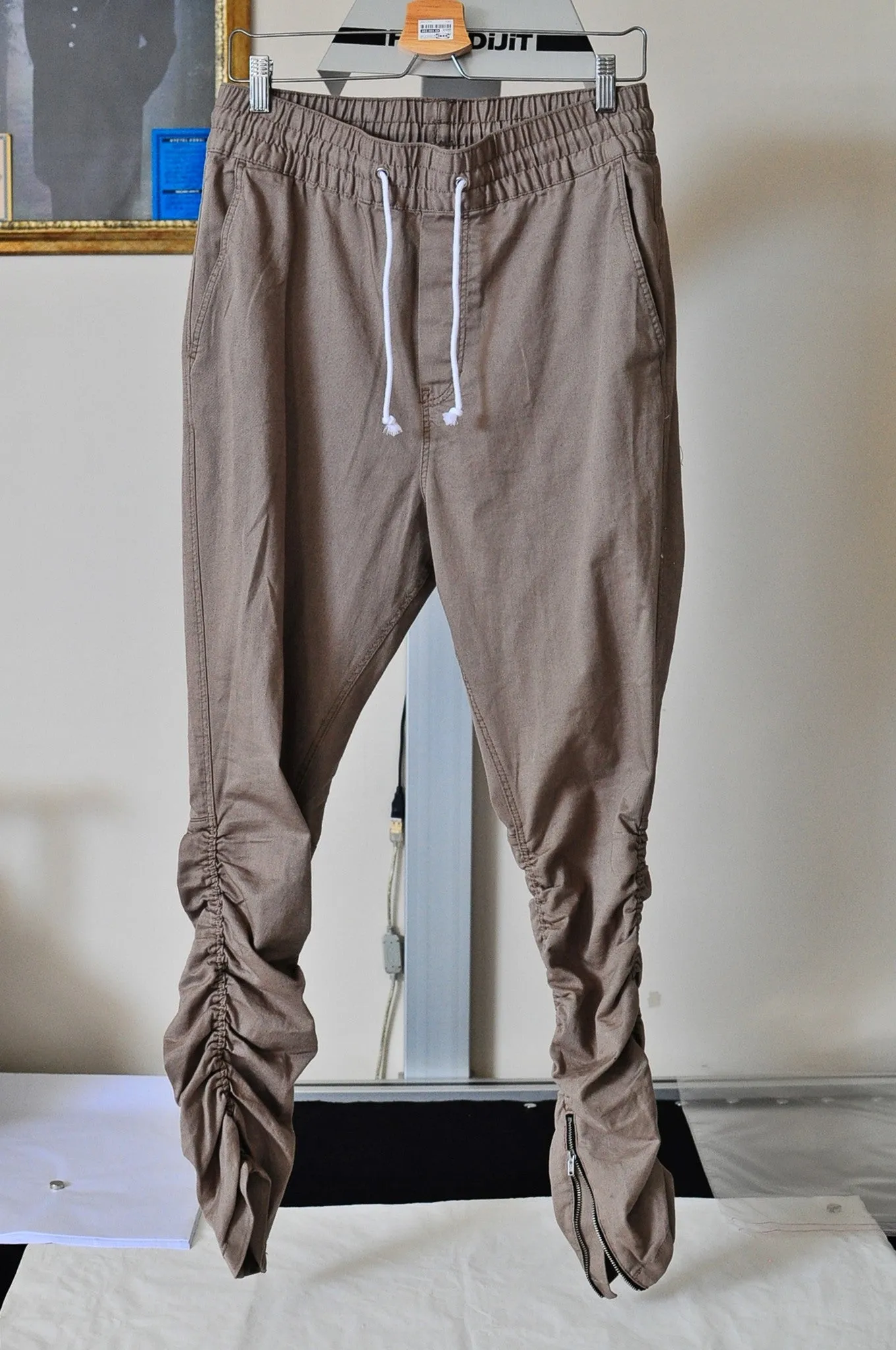 Men's Khaki Sarouel Slim Fitted Bottom Zipper Cuffed Lounge Sweatpant Jogger Pants Jersey / Casual Pants-Trouser